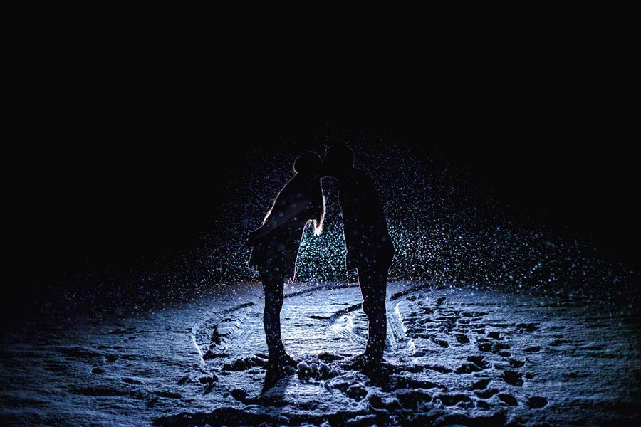 couple kissing in the snow